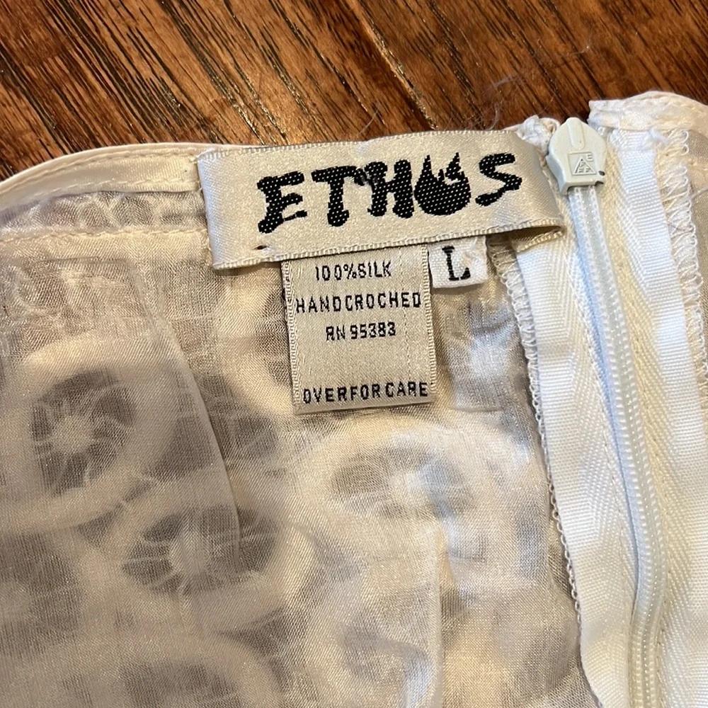 ETHOS Lace Top and Pencil Skirt - Picture 7 of 8